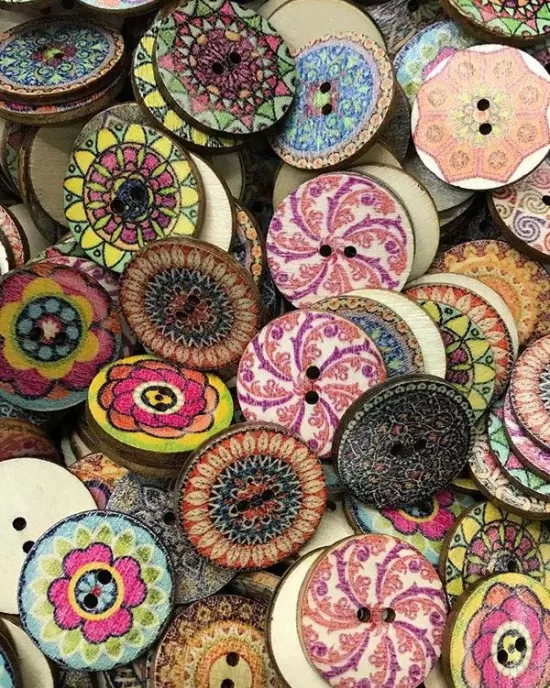 About 100Pcs Multi-Color Wooden Round Sewing Buttons For DIY Craft Decoration