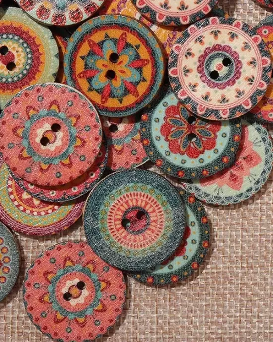 About 100Pcs Multi-Color Round Buttons