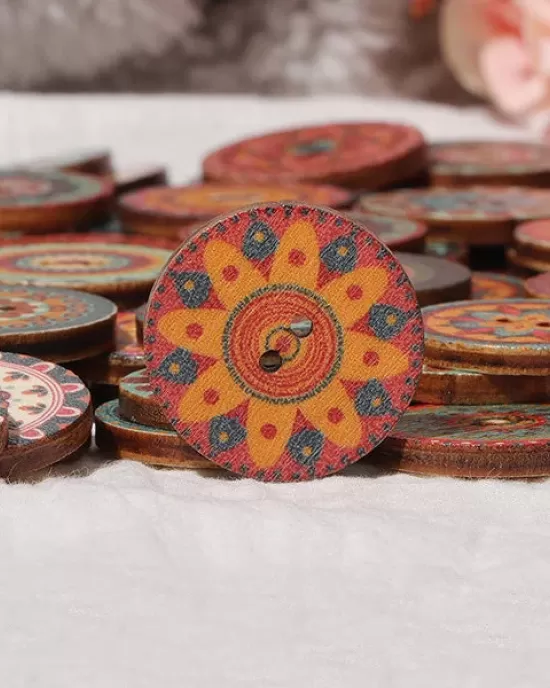 About 100Pcs Multi-Color Round Buttons