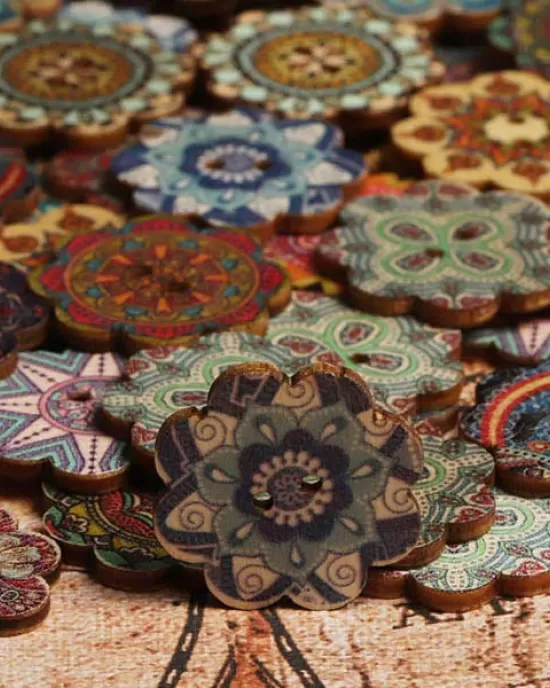 About 100Pcs Multi-Color Wooden Buttons