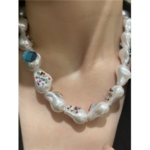 Antique Shaped Large Pearl Short Collarbone Chain