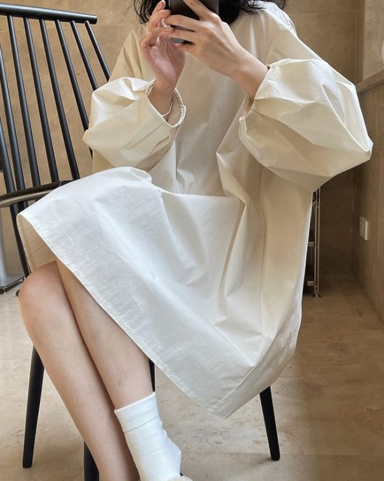 Urban Puff Sleeves Solid Color Round-Neck Mini Dress