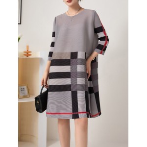 Contrast Color Plaid Pleated A-Line Loose Round-Neck Mini Dresses