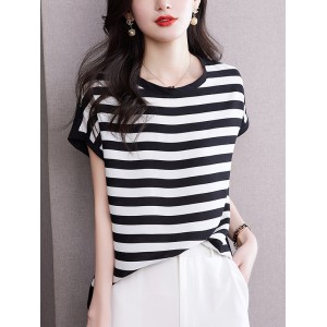 Contrast Color Striped Loose Plus Size Round-Neck T-Shirts